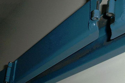 Chain installation gate for enclosed track